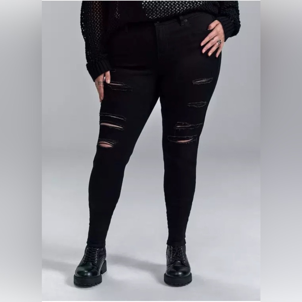 Torrid NWOT Nightfall High-Rise Super Destructed Jegging